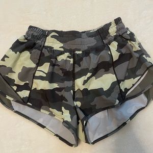 Lululemon shorts 2.5” size 4